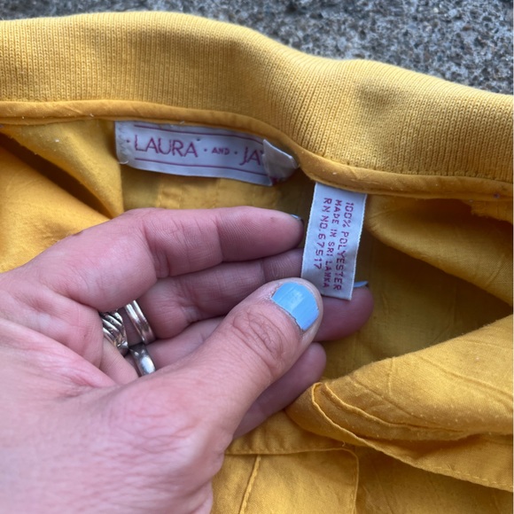 Vintage yellow button up tee - Picture 3 of 3